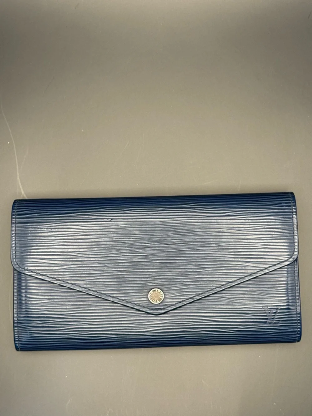 Louis Vuitton Epi Sarah Wallet Navy💙 with box dust bag, NIB‎